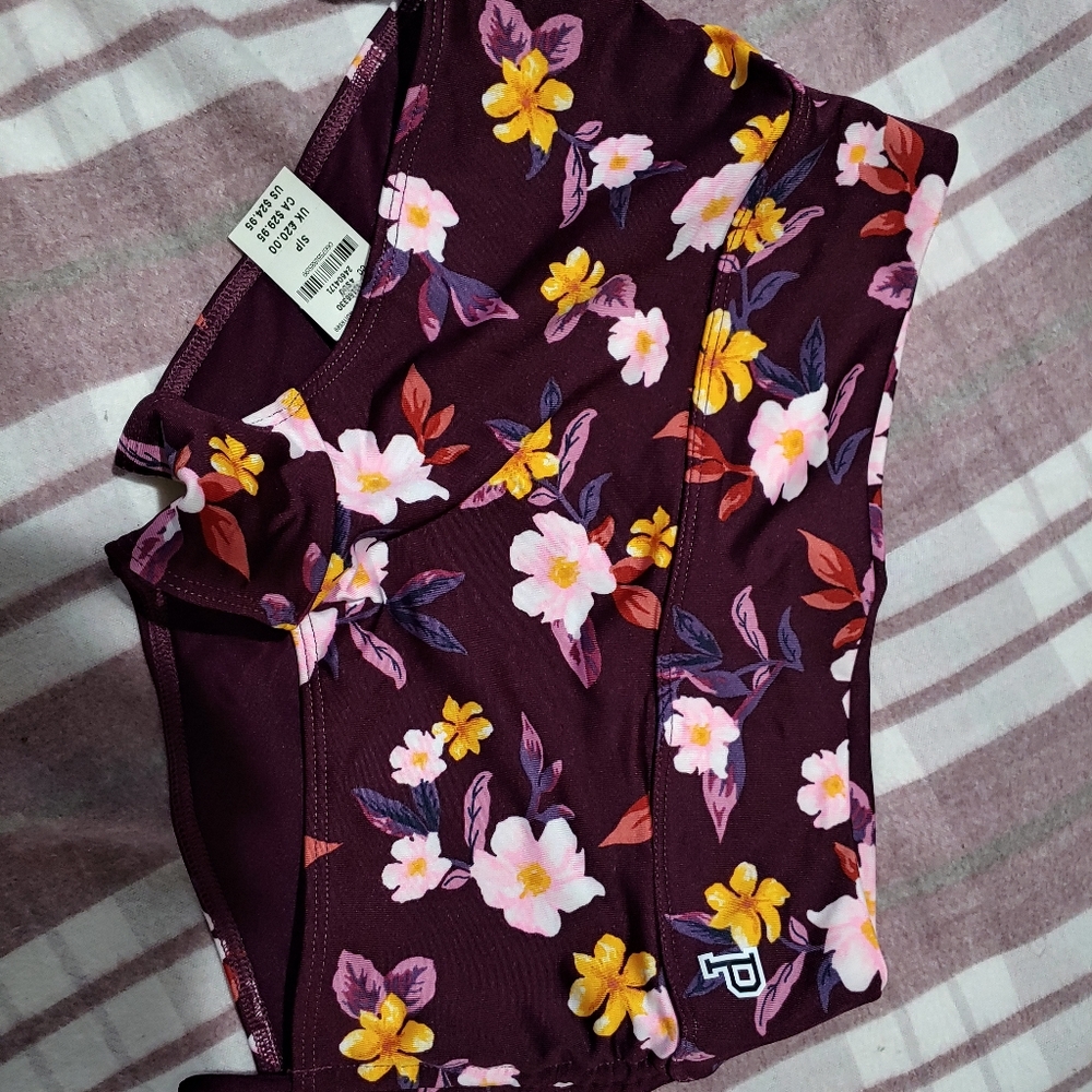 Shorts - Picture 3 of 4